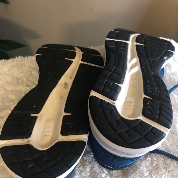 ASICS - Picture 6 of 7